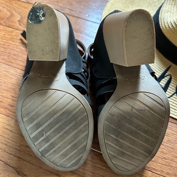 Black Open toe heels - Picture 7 of 10